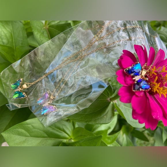 🦋NWT Beautiful Butterfly Crystal Necklaces’s-3 Pretty Colors-Sold Separately😊 - Picture 16 of 16